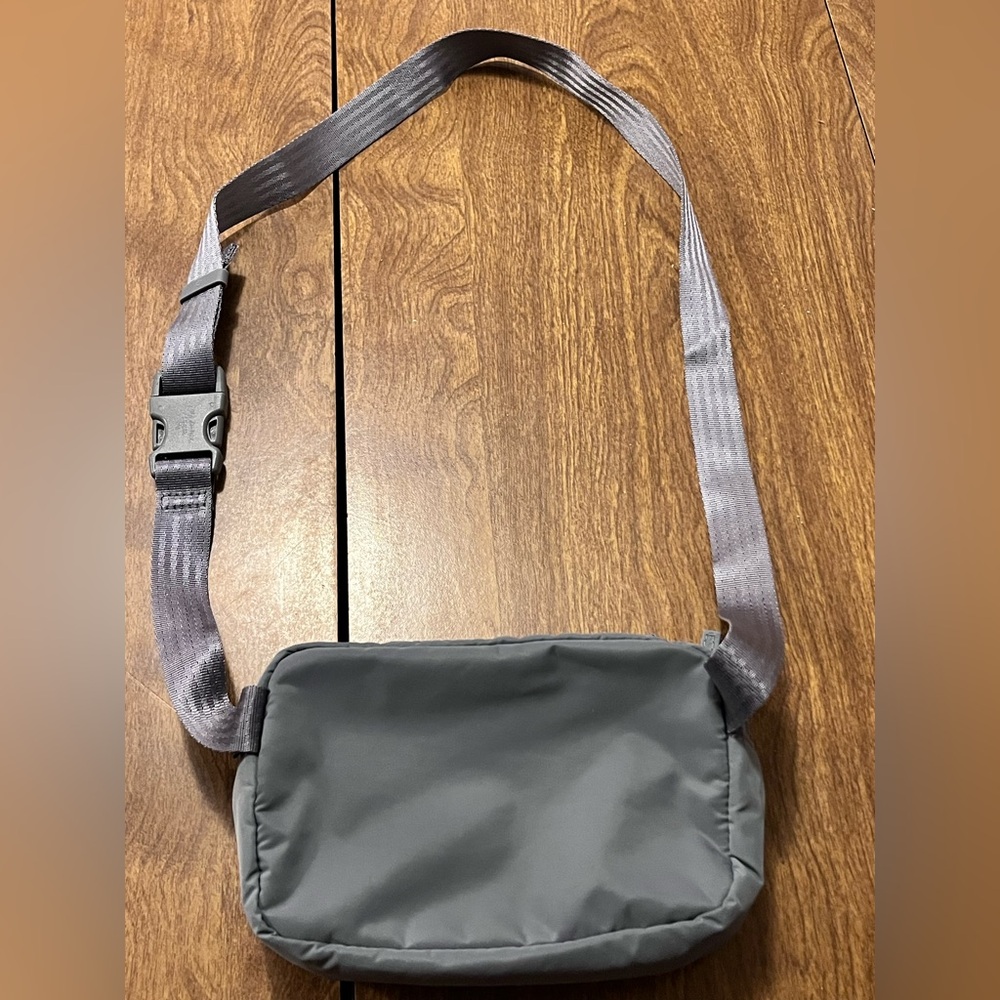 All About Large Crossbody Belt Bag Athleta - Picture 4 of 6